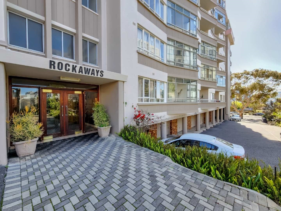 2 Bedroom Property for Sale in Green Point Western Cape